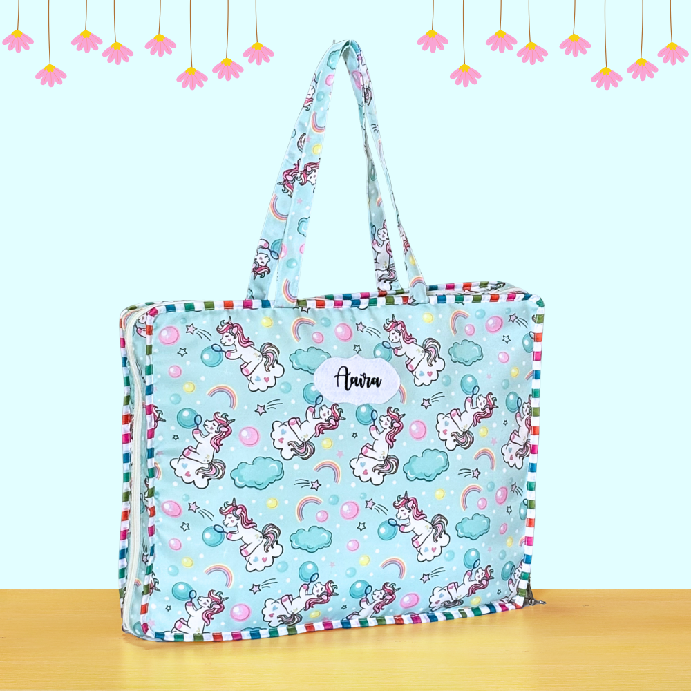 Tote bag with unicorn pattern