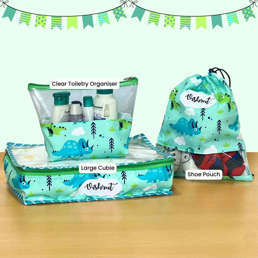 Set of green toiletry bags